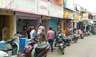 BIG NEWS: बाइक पर आएं महिला-पुरुष, दुकानदार से की बातचीत, फिर हो गए रफूचक्कर, कुछ देर बाद सराफा व्यापारी के उड़े होश, लाखों का सोना ऐसे हुआ गायब, नगर में दिन-दहाड़े चोरी की वारदात, ये घटना मनासा की, पढ़े खबर 