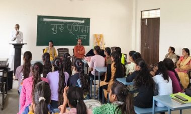 NEWS : जीरन महाविद्यालय में मनाया गुरु पूर्णिमा पर्व, कुमकुम अक्षत तिलक लगाकर, और पुष्पगुच्छ से किया इनका सम्मान, पढ़े खबर