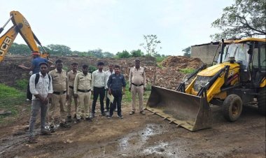 NEWS : मनासा क्षेत्र के इस गांव में पहुंची प्रशासन की टीम, शासकीय भूमि से हटाया अवैध अतिक्रमण, करोड़ों की जमीन कराई मुक्त, पढ़े खबर