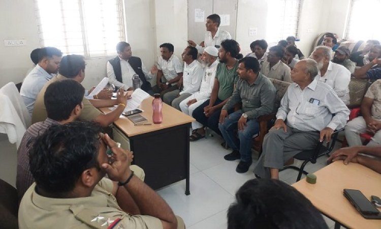 NEWS : आगामी त्यौहारों को लेकर पिपलियामंडी पुलिस चौकी में शांति समिति की बैठक संपन्न, अधिकारियों ने दिए ये निर्देश, पढ़े खबर