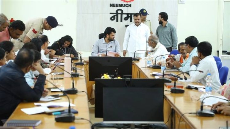 NEWS : नीमच जिला कलेक्टर ने की जनसुनवाई, इतने आवेदकों की सुनी समस्याएं, फिर DM हिमांशु चंद्रा आवेदनों का समय-सीमा में निराकरण करने के दिए निर्देश, पढ़े खबर