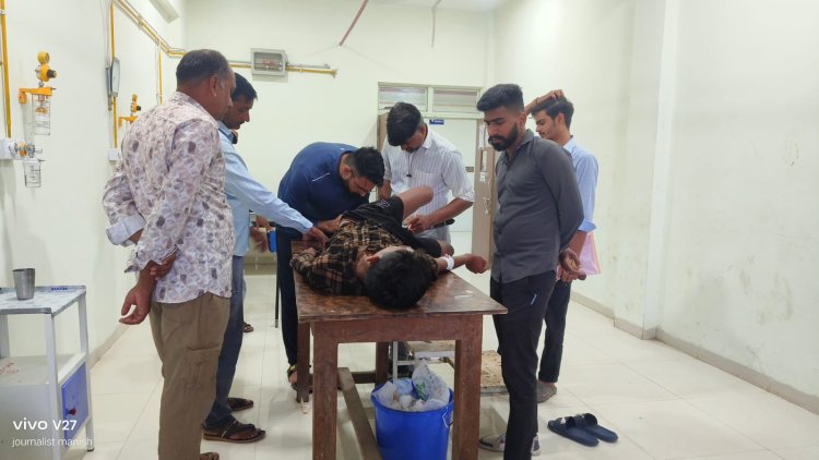 OMG ! राह चलते बालक को सांप ने डसा, उपचार के बाद मनासा से जिला अस्पताल रैफर, फिलहाल खतरा टला, घटना मनासा के खेमपुरा गांव की, पढ़े खबर