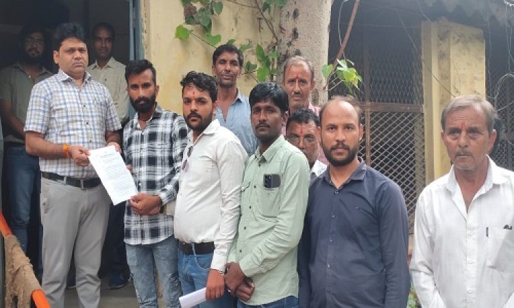 NEWS : राधेश्याम देख रहा सुंदर सड़क तोड़ने के सपने, तो ग्रामीणों ने किया विरोध, नारेबाजी करते हुए पहुंचे एसडीएम कार्यालय, इस मांग को लेकर सौंपा ज्ञापन, मामला मनासा के पावटी गांव का, पढ़े खबर