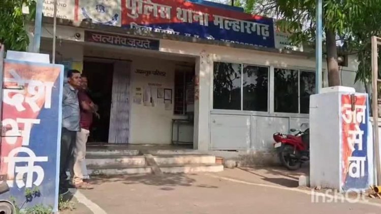 BIG NEWS : महू नीमच रोड पर सरपट दौड़ती कार एक्सेंट,पर पुलिस थी मुश्तैद,ऐसे धरदबोचा तस्कर जस्सा और विक्रम को,अब खंगाला जा रहा नेटवर्क को,पढ़े ये खबर