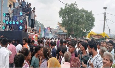 NEWS : रतनगढ़ में निकली भोलेनाथ की भव्य शोभायात्रा, जगह-जगह पुष्पवर्षा कर किया स्वागत, कलाकारों ने दिखाएं करतब, पढ़े खबर