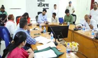 NEWS : जनसुनवाई में पहुंची बघाना की महिला, बेटी के इलाज के लिए किया अनुरोध, फिर कलेक्टर ने दिखाई गंभीरता, 10 हजार की आर्थिक सहायता की स्वीकृत, तो इन आवेदको की समस्‍याएं भी सुनी, पढ़े खबर