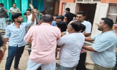 BIG NEWS : मामूली बात पर हुई कहासुनी, फिर हो गया विवाद, पुरुषों के साथ महिलाएं भी मारपीट पर हुई उतारू, स्थानीय लोगों ने किया बीच-बचाव, घटना रतनगढ़ थाना क्षेत्र की, पढ़े खबर