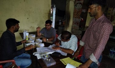 BIG NEWS : शिकायत के बाद खोर पहुंची खाद्य विभाग की टीम, इस दूकान पर की बड़ी कार्यवाही, लड्डू और बर्फी सहित इन सामग्रियों के सैंपल, अब जांच रिपोर्ट का इंतजार, पढ़े खबर