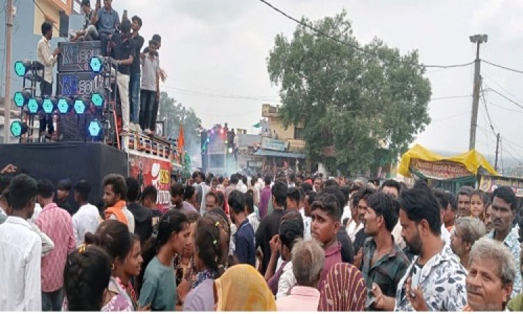 NEWS : रतनगढ़ में निकली भोलेनाथ की भव्य शोभायात्रा, जगह-जगह पुष्पवर्षा कर किया स्वागत, कलाकारों ने दिखाएं करतब, पढ़े खबर