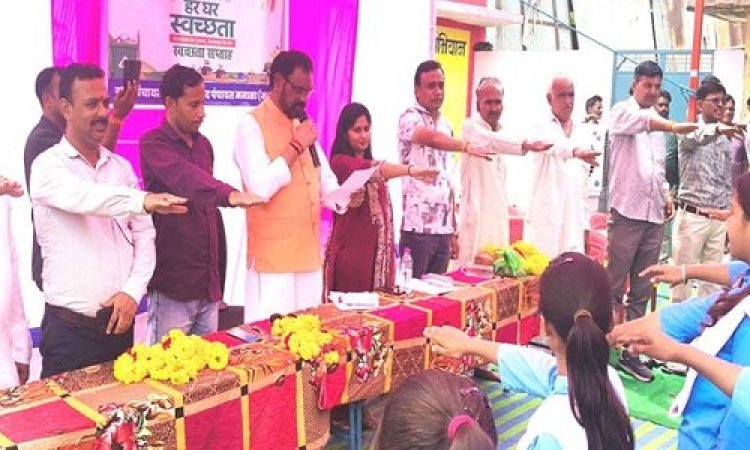 NEWS : हर घर तिरंगा एवं स्वच्छता अभियान, विधायक मारू ने ग्राम अल्हेड़ से किया शुभारंभ, 15 अगस्त तक आयोजित होंगे विभिन्न कार्यक्रम, पढ़े खबर
