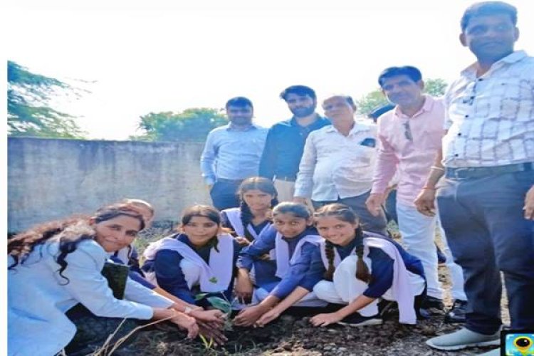 BIG NEWS : विधिक सेवा प्राधिकरण ने किया 350 से ज्यादा पौधो का रोपण, ग्रामीण क्षेत्रों में जागरूकता शिविर भी संपन्न, बच्चों को दी अहम जानकारियां, पढ़े खबर