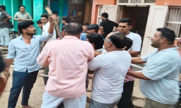 BIG NEWS : मामूली बात पर हुई कहासुनी, फिर हो गया विवाद, पुरुषों के साथ महिलाएं भी मारपीट पर हुई उतारू, स्थानीय लोगों ने किया बीच-बचाव, घटना रतनगढ़ थाना क्षेत्र की, पढ़े खबर