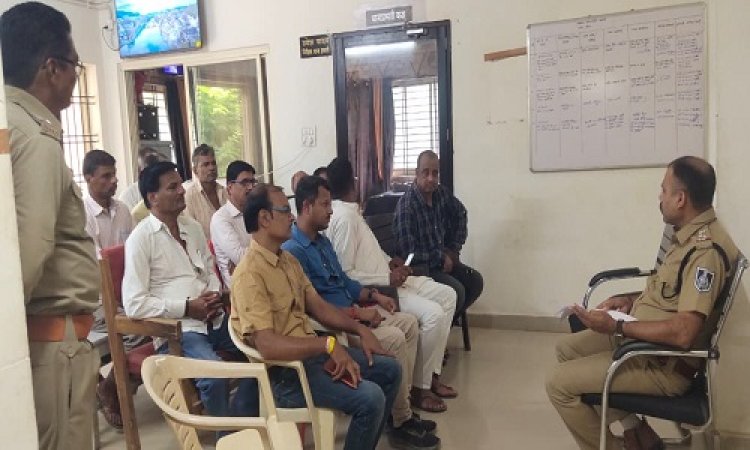 NEWS : जीरन थाना परिसर में शांति-समिति की बैठक संपन्न, आगामी त्योहारों को लेकर हुई चर्चा, पुलिस अधिकारियों ने दिए ये निर्देश, पढ़े खबर