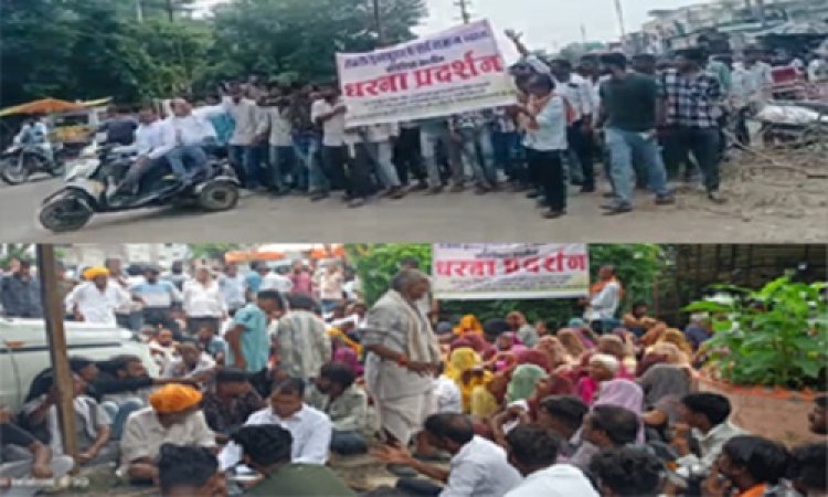 BIG NEWS : मांगो को लेकर पनपा आक्रोश, तो सैकड़ों ग्रामीण और सर्व समाज हुआ एकत्रित, मनासा की सड़कों पर निकाली रैली, फिर SDM कार्यालय के बाहर दिया धरना, मामला ग्राम पंचायत सेमली ईस्तमुरार का, पढ़े खबर