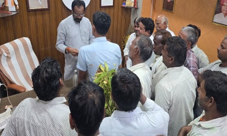 NEWS : फसल हुई खराब, तो किसान पहुंचे विधायक के पास, फिर माधव मारु ने कलेक्टर से की चर्चा, तो इन्हें पत्र लिखने की कहीं बात, अन्नदाताओं को दिया आश्वासन, पढ़े खबर