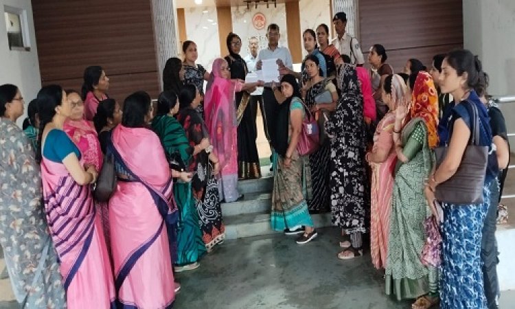 NEWS : आंगनवाड़ी कार्यकर्ताओं ने मनाया काला दिवस, फेस कैपचरिंग, पोर्शन ट्रैकर और संपर्क एप केवाईसी का किया विरोध, नारेबाजी करते हुए सौंपा ज्ञापन, पढ़े खबर