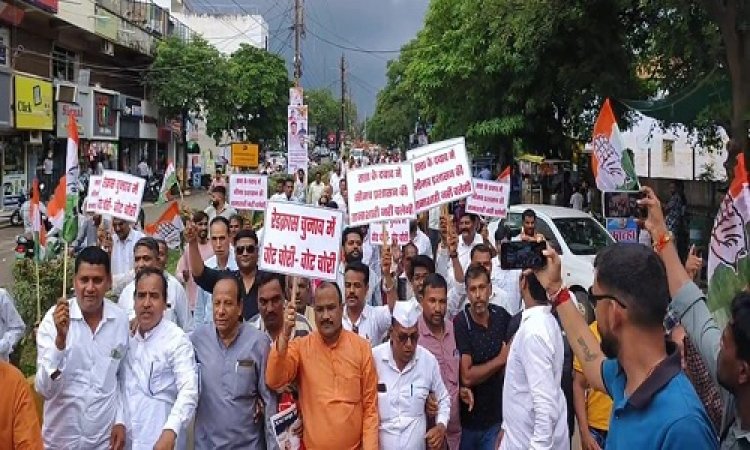 BIG NEWS : नीमच जिला कांग्रेस ने रेडक्रास चुनाव स्थगित करने का किया विरोध, रैली निकाली, और की जमकर नारेबाजी, भारतमाता को अर्पित किया ज्ञापन, पढ़े खबर