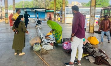 BIG NEWS : नीमच के इन क्षेत्रों में पहुंची नगर पालिका CMO, यात्री प्रतीक्षालय से अतिक्रमण, तो यहां से गुमटियां हटाने के दिए निर्देश, सफाई व्यवस्था को लेकर कहीं ये बड़ी बात, पढ़े खबर