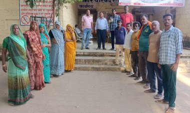 NEWS : बकाया वेतन सहित विभिन्न मांगे, रतनगढ़ में फिर शुरू हुई सफाई कर्मचारियों की काम बंद हड़ताल, क्या दशहरा एवं दीपावली भी निराशा में ही मनेगी...! पढ़े खबर