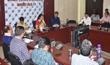 NEWS : मंदसौर में स्वास्थ्य शिविर का आयोजन इस दिन, जिला कलेक्टर ने समाजसेवी महिलाओं के साथ की बैठक, की ये अपील, पढ़े खबर