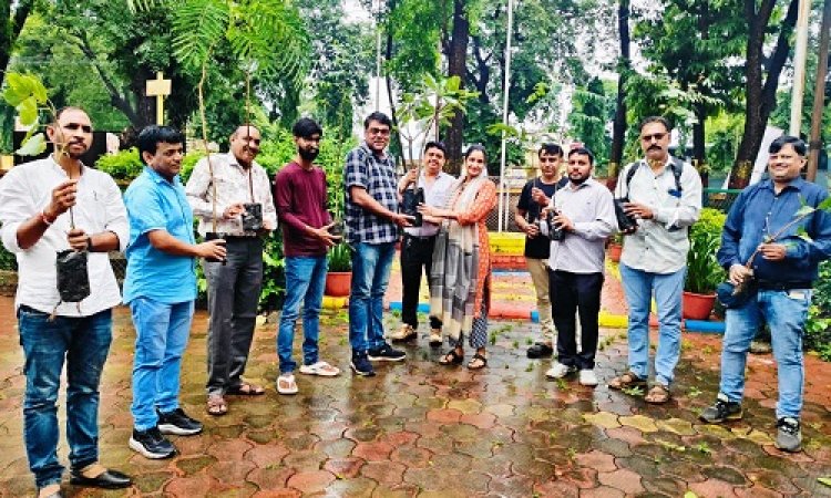 BIG NEWS : अमृत हरित एवं एक बगिया मां के नाम अभियान, नीमच नगर पालिका में पौधा वितरण कार्यक्रम संपन्न, नपाध्यक्ष स्वाति चौपड़ा ने किया ये निवेदन, पढ़े खबर