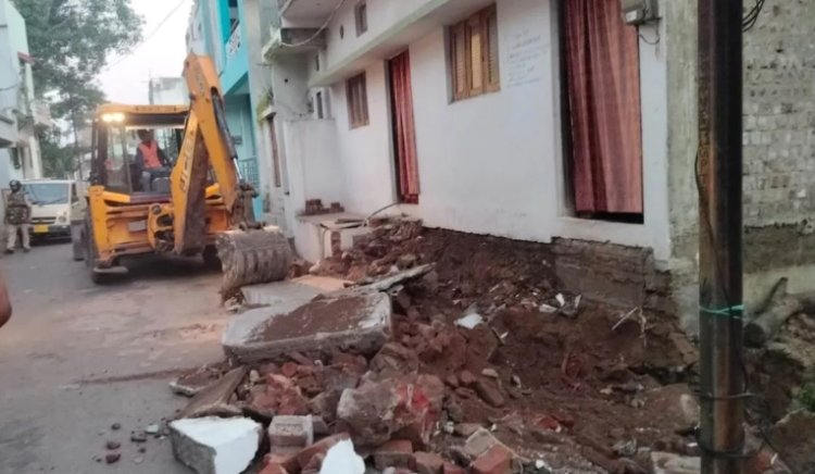 BIG NEWS : झूठे प्यार का झांसा देकर किया दुष्कर्म, फिर वीडियो वायरल करने की दी धमकी, ब्लैकमेलिंग से तंग आई युवती, तो मौत को लगाया गले, अब आरोपी के घर चला बुलडोजर, दूसरे दिन शहर बंद, पढ़े खबर