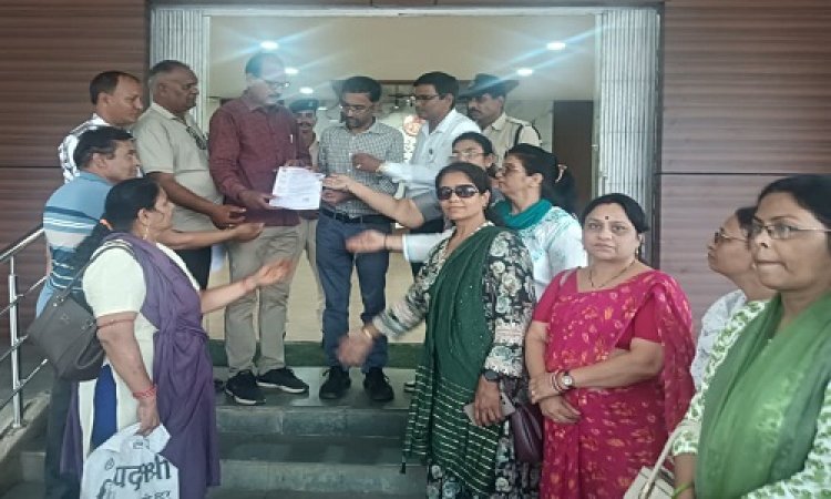 BIG NEWS : लाखों शिक्षकों की आजीविका और सुरक्षा संकट में, इस संघ ने प्रधानमंत्री के नाम सौंपा ज्ञापन, की ये बड़ी मांग, पढ़े खबर