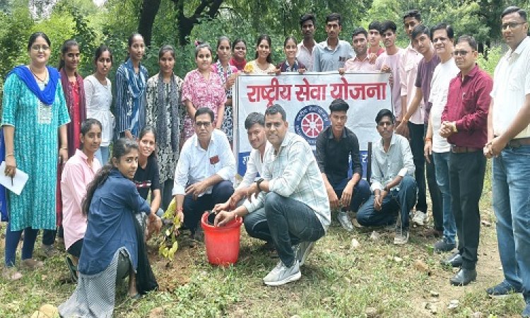 NEWS : रामपुरा के शासकीय स्नातकोत्तर महाविद्यालय में सेवा पखवाड़ा अभियान की शुरुआत, स्वच्छता रैली एवं पौधारोपण कार्यक्रम संपन्न, पढ़े खबर