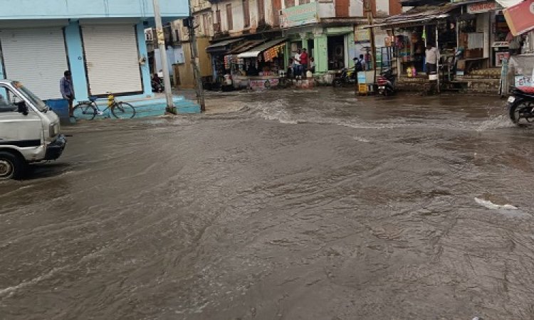 NEWS : रामपुरा क्षेत्र में बदला मौसम का मिजाज, नगर में हुई झमाझम बारिश, किसानों के चेहरे पर खुशी के साथ क्यों है मायूसी, पढ़े खबर