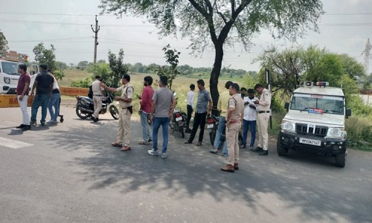 NEWS : पिपलियामंडी पुलिस की हाइवे पर चालानी कार्यवाही, सीट बेल्ट लगाने और हेलमेट पहनने की दी समझाइश, पढ़े खबर