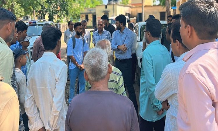 NEWS : पंख अभियान, जिला कलेक्टर हिमांशु चंद्रा पहुंचे सगरग्राम, इन लोगों से किया संवाद, योजनाओं के लाभ के संबंध में ली जानकारी, पढ़े खबर