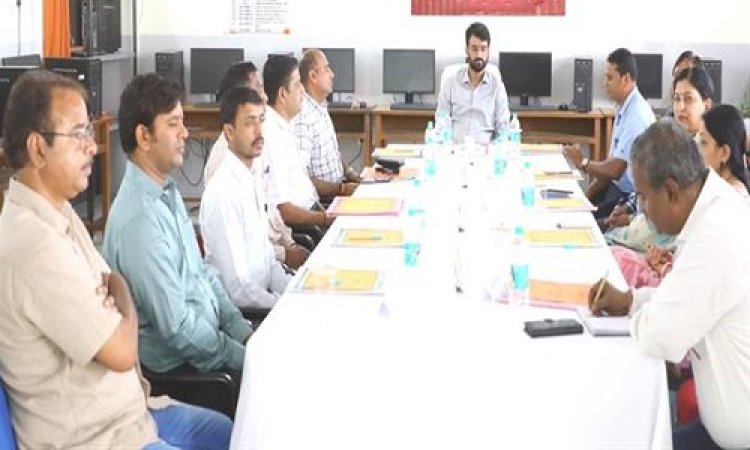 BIG NEWS : DM साहब की अध्‍यक्षता, और प्रबंध समिति की बैठक संपन्न, कलेक्टर ने संबंधित अधिकारियों को दिए ये निर्देश, विद्यालय परिसर में किया पौधारोपण, पढ़े खबर