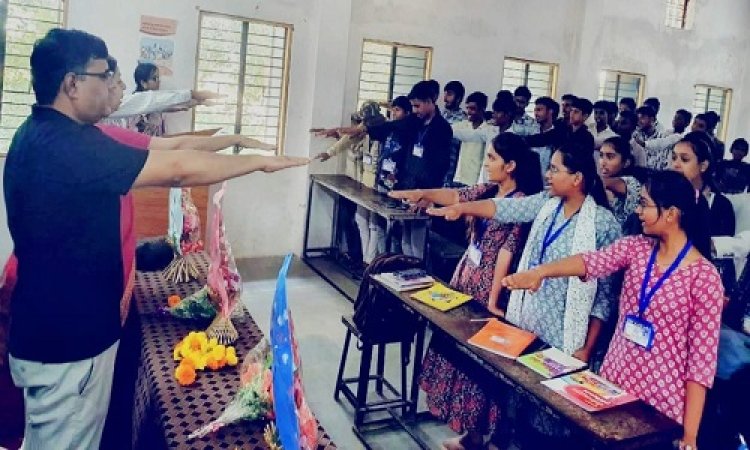 NEWS : स्वस्थ नारी-सशक्त परिवार अभियान, खाद्य एवं औषधि प्रशासन विभाग के अधिकारी पहुंचे ग्राम भरभड़िया, इस स्कूल में जागरूकता कार्यक्रम का किया आयोजन, दी अहम जानकारियां, पढ़े खबर