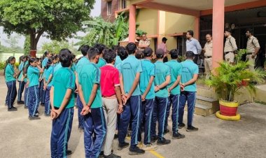 BIG NEWS : साइबर सुरक्षा को लेकर खाकी फैला रही जागरूकता, स्कूली बच्चों के बीच पहुंचे पुलिस अधिकारी, और दी समझाइश, जावद और कुकडेंश्वर में कार्यक्रम संपन्न, पढ़े खबर