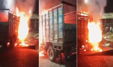 BIG NEWS : नीमच मंडी में खड़ी पिकअप में लगी भीषण आग, अंदर सौ रहा व्यक्ति बुरी तरह झुलसा, गंभीर हालत में उदयपुर रैफर, देर रात हुआ रौंगटे खड़े कर देने वाला ये हादसा, क्या है वजह...! पढ़े खबर