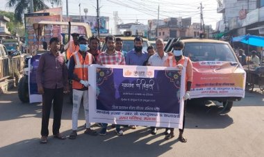 NEWS : स्वच्छता की दीपावली, मनासा में चलाया सफाई अभियान, दुकानदारों से किया निवेदन, और गुलाब का फूल देकर कहीं ये बात, पढ़े खबर