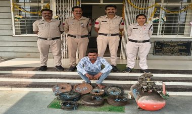 BIG NEWS : बघाना थाने पहुंची चोरी की शिकायत, फिर पुलिस ने लिया बड़ा एक्शन, अब पकड़ा गया शातिर नकबजनी, लाखों की मश्रुका जप्त, तो नीमच जिले के दो आरोपी भी गिरफ्तार, पढ़े खबर