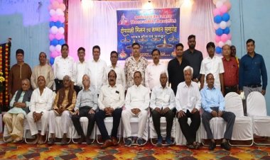 NEWS : खण्डेलवाल समाज का दीपावली मिलन व सम्मान समारोह सम्पन्न, इन वरिष्ठजनों को भेंट किए शॉल-श्रीफल, और पहनाई मोतियों की माला, श्रीनाथजी को लगाएं छप्पन भोग, रंगारंग आतिशबाजियां भी, पढ़े खबर