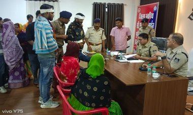 BIG NEWS : नीमच में जिला स्तरीय जन सुनवाई एवं सीएम हेल्पलाईन शिविर संपन्न, पुलिस कप्तान ने सूनी आमजन की समस्याएं, फिर संतुष्टि पूर्वक किया निराकरण, आवेदकों की शिकायतों का भी होगा निराकरण, अधिकारियों को दिये ये निर्देश, पढ़े खबर