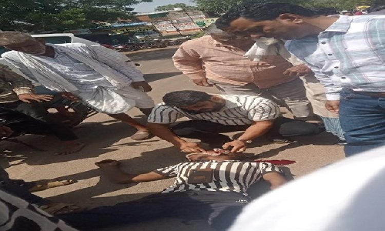 BIG NEWS : महू रोड़ पर भयानक सड़क हादसा, तेज रफ्तार बस ने बाइक सवार को मारी टक्कर, युवक गंभीर घायल, इन्होंने पहुंचाया जिला अस्पताल, पढ़े खबर