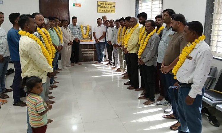 NEWS : पिपलियामंडी में धूमधाम से मनाई गई महर्षि वाल्मीकि जयंती, नगर परिषद परिसर में हुआ आयोजन, सफाई मित्रों का किया सम्मान, पढ़े खबर