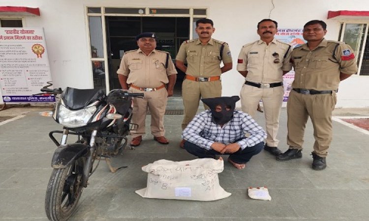 BIG NEWS : बाइक पर अवैध नशा लेकर निकला तस्कर, सूचना मिलते ही मंदसौर पुलिस ने की नाकाबंदी, फिर आरोपी मोहम्मद हनीफ गिरफ्तार, एमडी पाऊडर और डोडाचुरा भी जप्त, अब अकरम की तलाश, पढ़े खबर