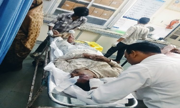 BIG NEWS : महू-नीमच हाईवे पर अज्ञात वाहन का कहर, बाइक सवार को मारी जोरदार टक्कर, बरूखेड़ा गांव के बालमुकुंद घायल, एम्बुलेंस से जिला अस्पताल किया रेफर, पढ़े खबर