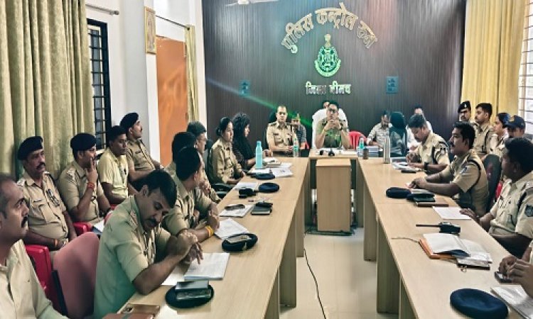 BIG NEWS : आगामी त्यौहार, और हाई अलर्ट पर नीमच पुलिस, एसपी अंकित जायसवाल ने ली अपराध समीक्षा बैठक, कानून व्यवस्था बनाये रखने के दिये निर्देश, पढ़े खबर