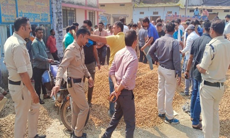 BIG NEWS : नीमच मंडी में थमा बवाल, समझाइश के बाद मामला शांत, थोड़ी नाराजगी के बाद व्यापारी भी मैदान में, प्रशासनिक और पुलिस की मौजूदगी में शुरू हुई नीलामी, पढ़े खबर