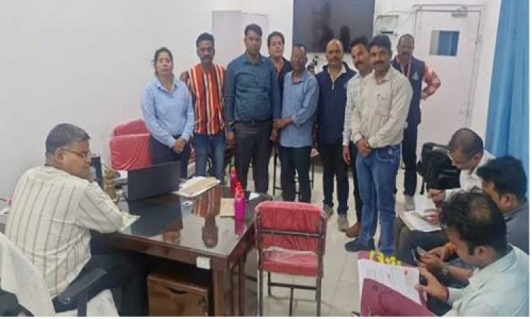 BIG NEWS : मंदसौर में डाकघर अधीक्षक कार्यालय में ईओडब्ल्यू की छापामार कार्यवाही, इस कर्मचारी को 15 हजार की रिश्वत लेते रंगे हाथों पकड़ा, काली कमाई कुछ यूं पड़ गई भारी, पढ़े खबर