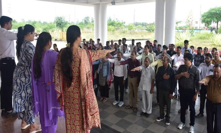 NEWS : राष्ट्रीय एकता दिवस, अपर कलेक्टर जायसवाल ने अधिकारियों एवं कर्मचारियों को दिलाई शपथ, अखंडता और सुरक्षा को बनाए रखने का लिया संकल्प, पढ़े खबर
