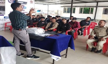 BIG NEWS : जीवन रक्षक से लैस हो रही डायल 112, नीमच पुलिस के जवानों और पायलटों को मिला विशेष प्रशिक्षण, डॉक्टरों ने बताया जान बचाने का महत्वपूर्ण तरीका, पढ़े खबर