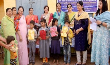 NEWS : इनरव्हील की सदस्याएं पहुंची नीमच के इस शासकीय स्कूल में, विद्यार्थियों को स्पोटर्स ड्रेस किए वितरित, कुछ यूं मनाया बाल दिवस, पढ़े खबर