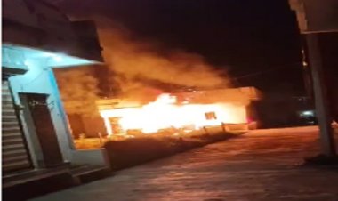 BIG NEWS : गैस रिफलिंग के दौरान हादसा, कार में अचानक लगी आग, तो क्षेत्र में मची अफरा-तफरी, फिर यूं टल गई बड़ी घटना, प्रशासनिक अधिकारियों ने मौके पर पहुंची की बड़ी कार्यवाही, मामला मल्हारगढ़ के इस चौराहे का, पढ़े खबर